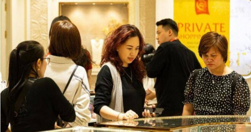 Sau 2 tháng giá vàng biến động mạnh, người mua lỗ, lãi thế nào?