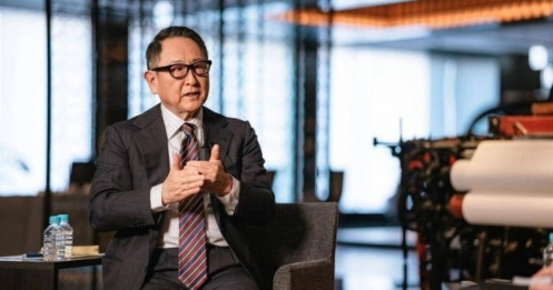 Chủ tịch Toyota: xe điện ô nhiễm gấp ba lần xe hybrid