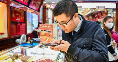 Buộc công khai quyền lợi người mua vàng tại trụ sở giao dịch