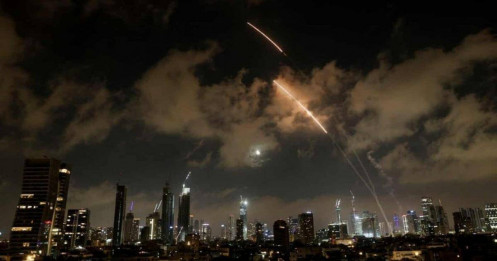 Israel oanh kích Iran, ông Trump yêu cầu Iran đầu hàng vô điều kiện