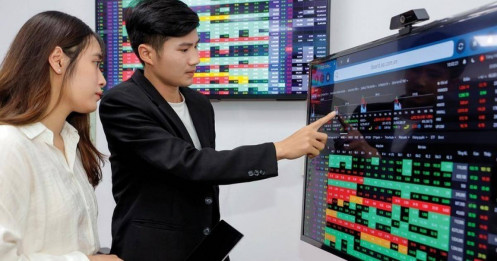 Thị trường hồi phục, tâm lý phòng thủ dịu bớt nhưng các quỹ vẫn rút ròng