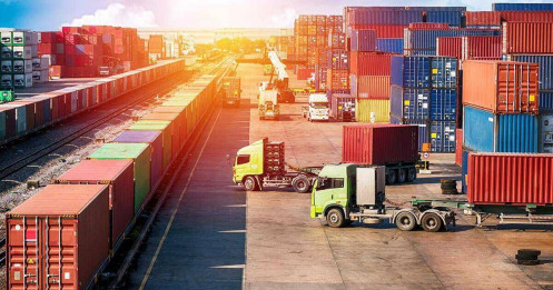 Từ rủi ro chiến tranh đến cơ hội: Ngành logistics, vận tải biển và dầu khí, phân đạm trước áp lực Trung Đông