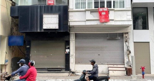 Nhiều nhà mặt phố hạ giá thuê để giữ chân khách