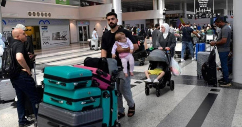 Hàng không, du khách vật lộn vì các cuộc xung đột