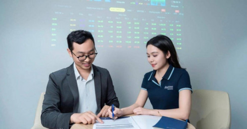 VN-Index áp sát 1.400 điểm, nhà đầu tư nên mua hay bán?