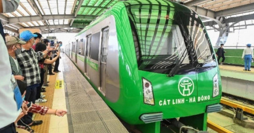 Tôi bỏ ngay xe máy khi giá vé tàu điện, xe buýt 5,6 triệu đồng một năm