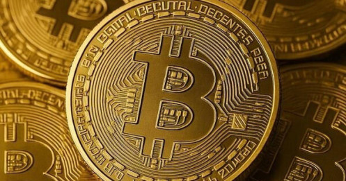 Bitcoin "leo dốc" trong im lặng