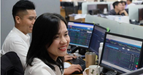 Chờ đàm phán thuế Mỹ, NĐT né dàn trải 'vung tiền' trên TTCK