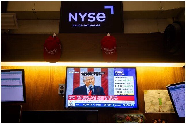 Nỗi sợ bao trùm thị trường tài chính toàn cầu sau cú sốc thuế quan từ Trump