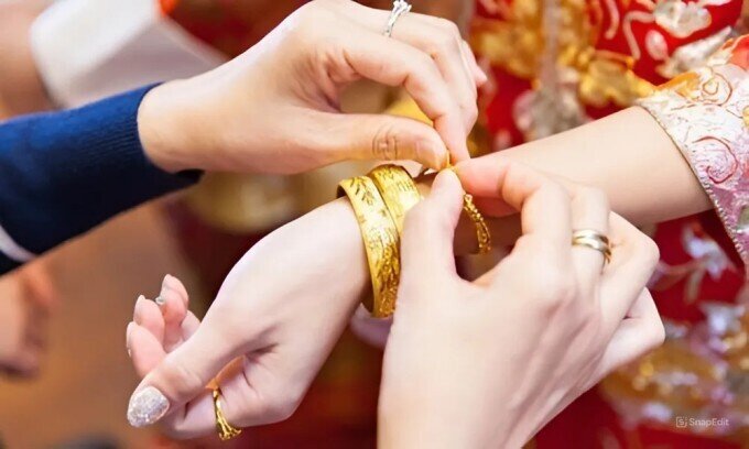 Chú rể quần quật "cày 3-4 job" để mua vàng cưới vợ