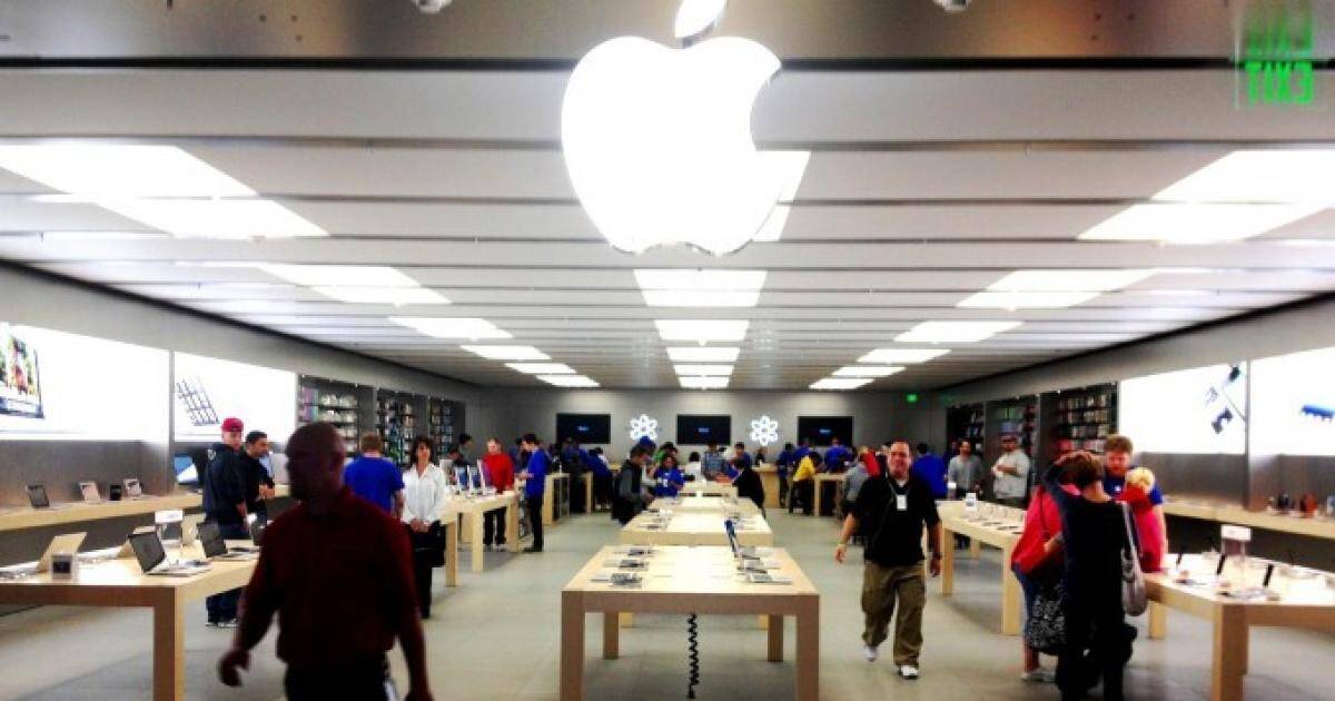 Đổ xô mua iPhone vì sợ tăng giá do thuế mới