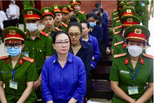Bị cáo Trương Mỹ Lan khóc và cho biết đã sẵn sàng khắc phục hậu quả