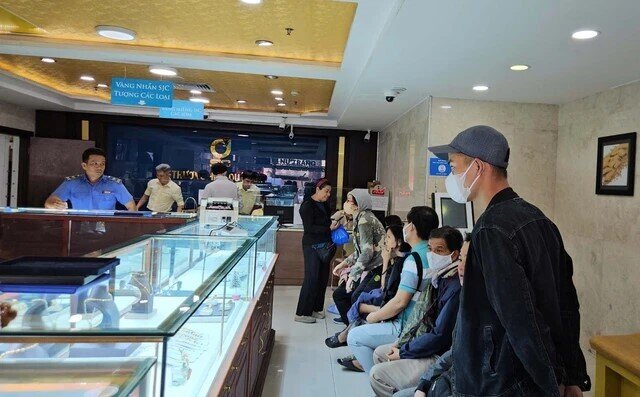 Vàng miếng SJC lại bị làm giá?