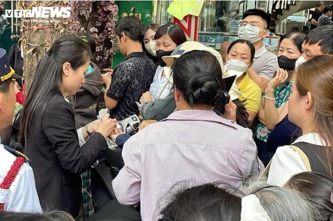 Khách mua 1 chỉ vàng, cửa hàng hẹn 10 ngày sau trả