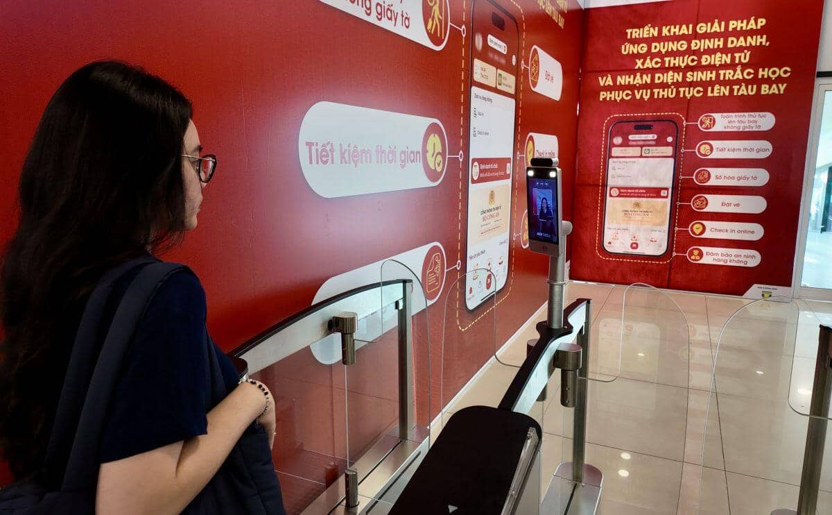 Vietnam Airlines tiên phong ứng dụng định danh và xác thực điện tử toàn trình trong thủ tục bay