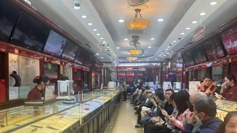 “Cơn sốt” vàng trở lại: Nhà đầu tư nhỏ lẻ có thể đối mặt nhiều rủi ro