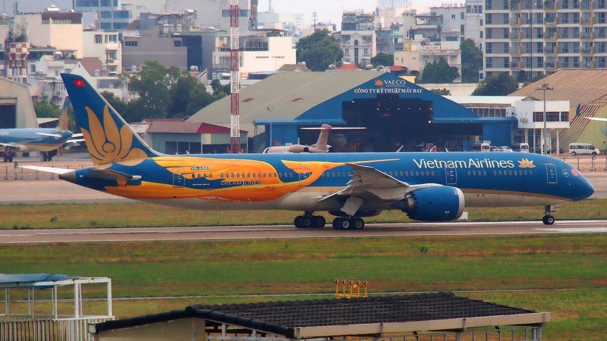 Vietnam Airlines ra mắt máy bay có diện mạo đặc biệt chào mừng 30 năm thành lập