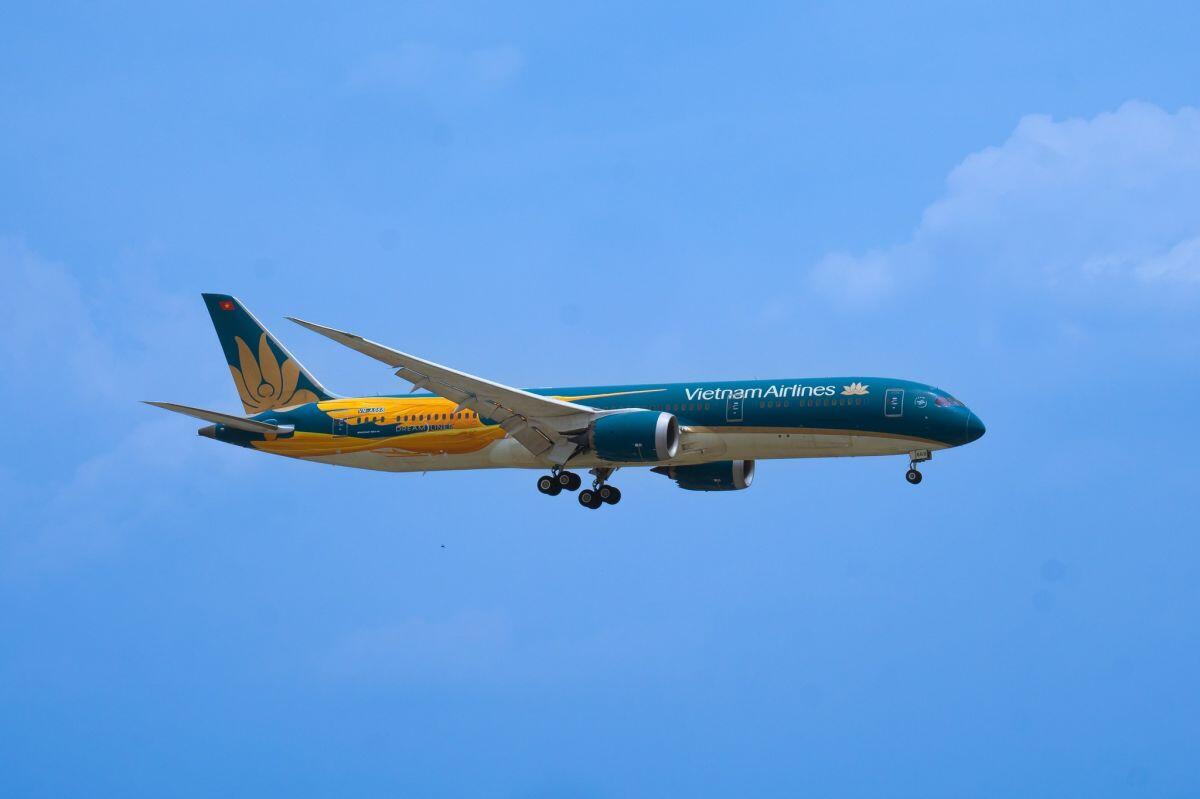 Vietnam Airlines ra mắt máy bay có diện mạo đặc biệt chào mừng 30 năm thành lập