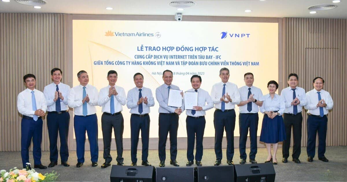 Vietnam Airlines bắt tay VNPT triển khai internet trên máy bay A350