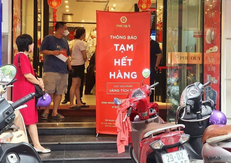 Giá vàng ngày 21/4: Tăng dữ dội, khách năn nỉ mua vàng nhưng cửa hàng không bán