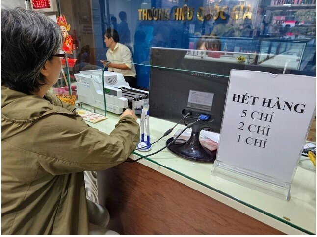 Thị trường vàng căng thẳng vì nguồn cung khan hiếm