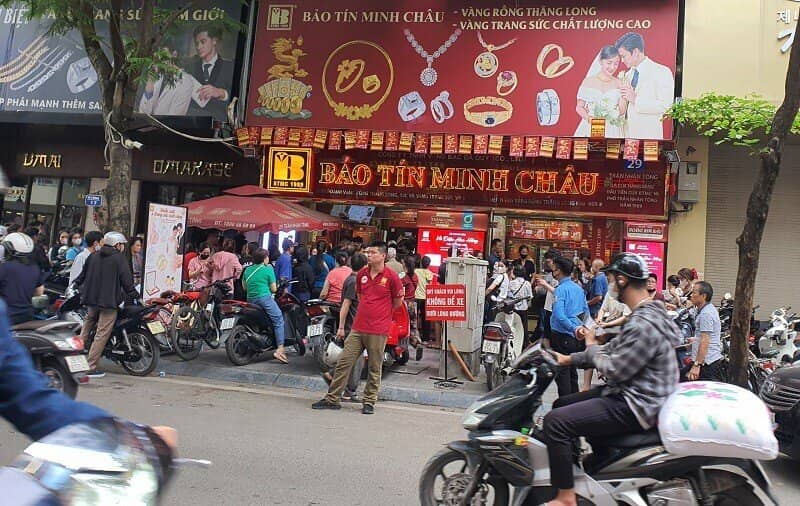 Giá vàng ngày 22/4: Tăng “thần tốc” lên mốc không tưởng, bất ngờ với động thái của cửa hàng vàng