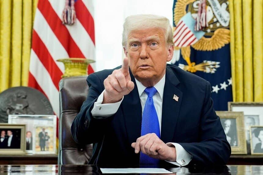 Tổng thống Trump cảnh báo về sự suy thoái kinh tế nếu Fed không hạ lãi suất