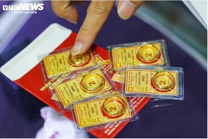 Giá vàng liên tục tăng 'nóng', Ngân hàng Nhà nước nên vào cuộc ghìm cương?