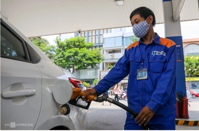 Xăng dầu có thể được giảm 2% thuế VAT tới hết 2026