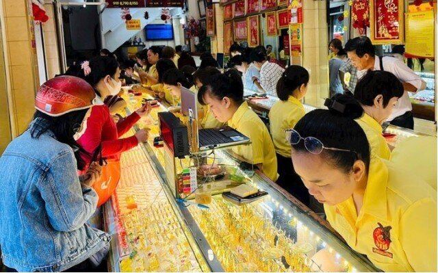 Chuyên gia: Vàng rất khó quay về mốc 100 triệu đồng/lượng