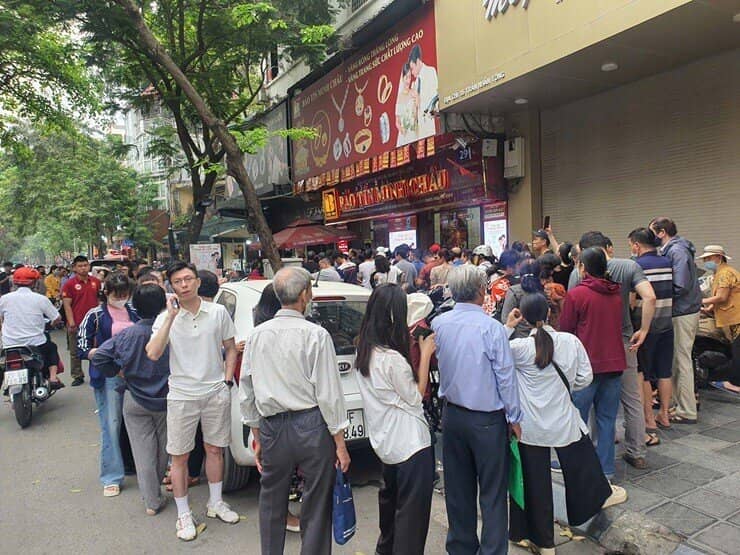 Vàng liên tục lập đỉnh mới, thị trường chứng khoán Việt Nam diễn biến thế nào?