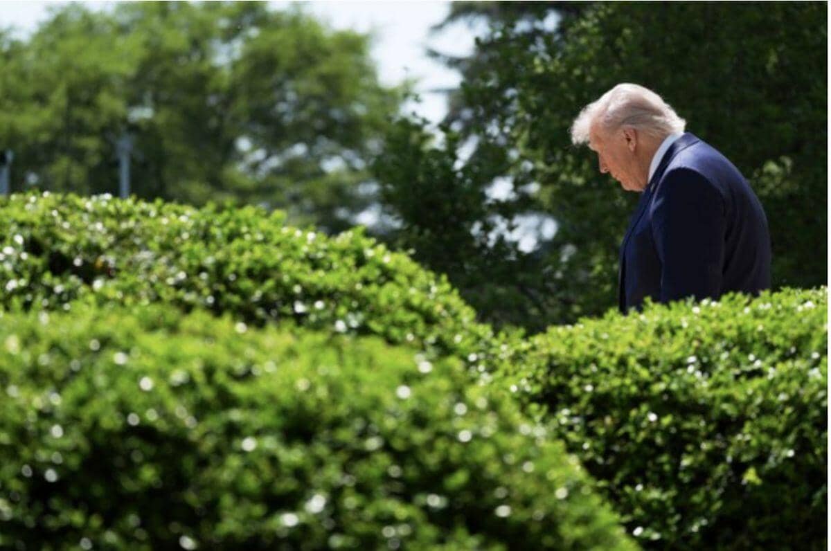 Đàm phán trục trặc, Tổng thống Mỹ Trump đe dọa khách hàng của Iran