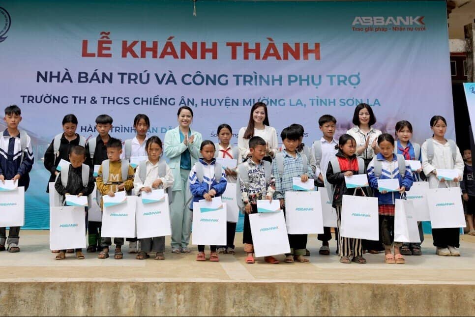 ABBANK thành công gây quỹ 1 tỷ đồng xây trường cho trẻ em vùng cao