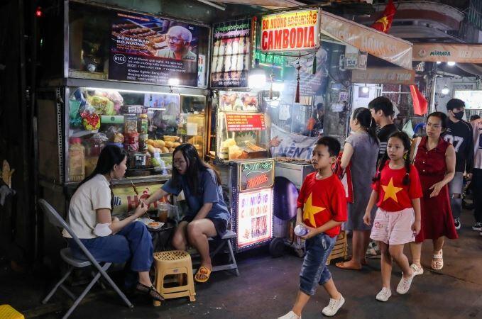 Doanh thu dịch vụ TP HCM tăng vọt nhờ sự kiện 50 năm thống nhất