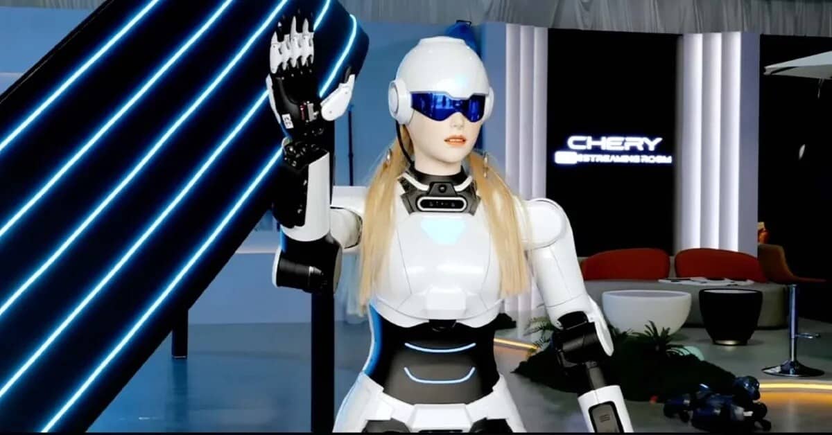 Hãng ôtô dùng robot làm nhân viên bán xe