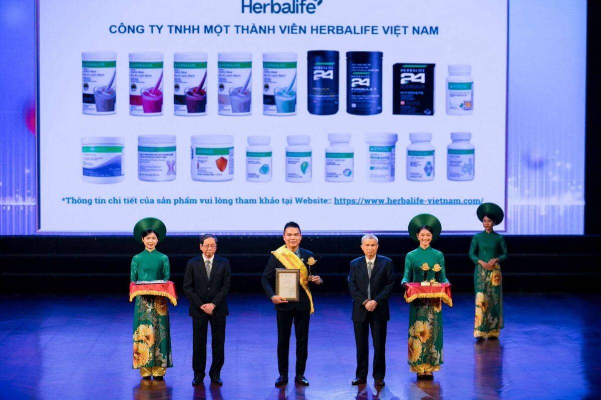 Nhà tài trợ Kim cương của Giải Golf Hà Nội Mở Rộng 2025 - Herbalife Việt Nam vinh dự được trao giải thưởng “Sản Phẩm Vàng Vì Sức Khỏe Cộng Đồng” lần thứ 10 liên tiếp