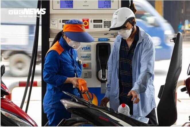Giá xăng có thể giảm tiếp trong kỳ điều hành ngày mai