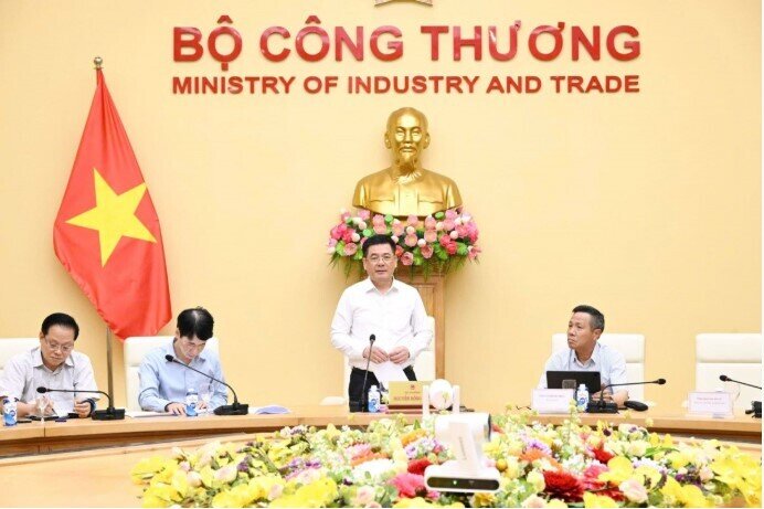 Chính phủ triệu tập loạt 'ông lớn' ngay trước giờ đàm phán thuế Việt - Mỹ