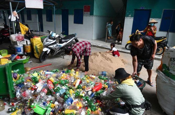 'Cần tăng thuế với nhựa dùng một lần'