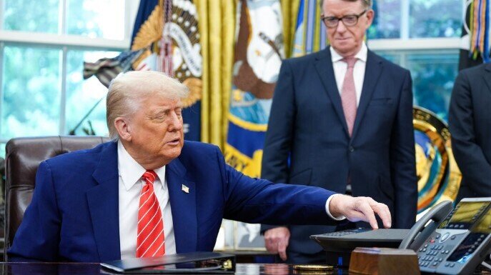 Tổng thống Trump nói đàm phán thương mại với EU khó hơn Trung Quốc