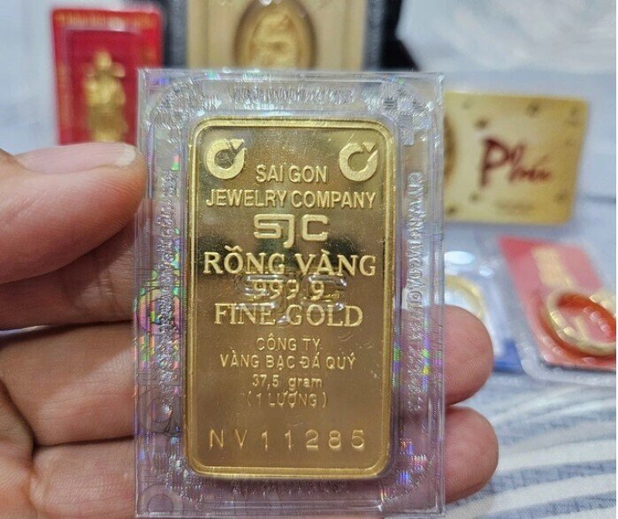 Giá vàng miếng SJC có thể giảm về 100 triệu đồng/lượng?