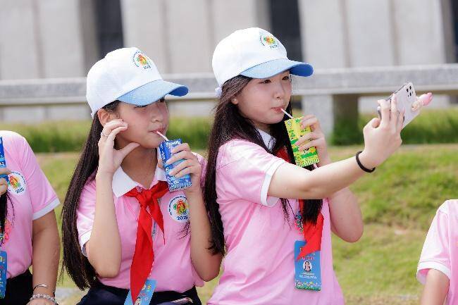 Vinamilk đồng hành cùng các thiếu nhi cháu ngoan Bác Hồ, hướng đến kỷ niệm 135 năm sinh nhật Bác