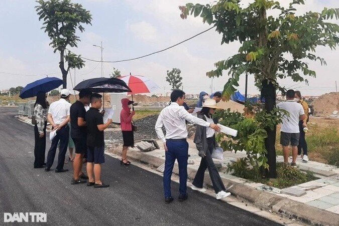 Giao dịch đất nền tăng mạnh, chuyên gia cảnh báo người mua tránh "sốt ảo"