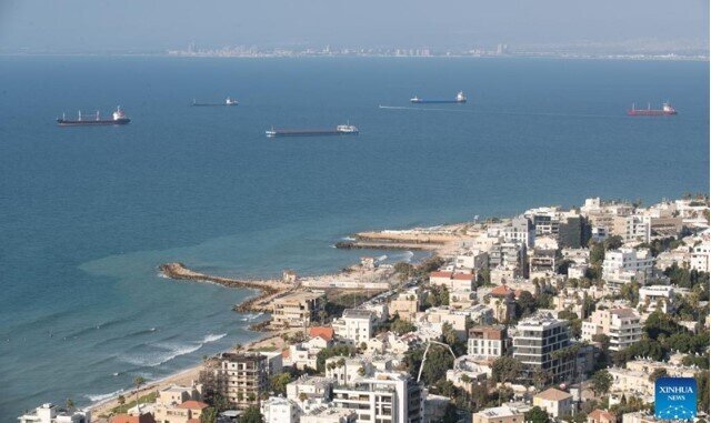 Houthi tuyên bố phong tỏa thành phố cảng lớn nhất Israel, Mỹ rút siêu tàu sân bay