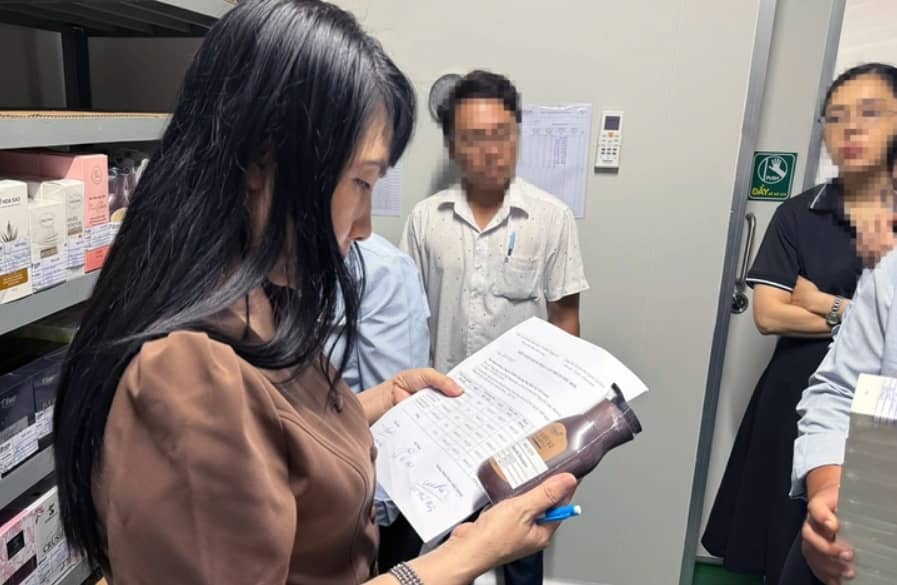 Kiểm tra đột xuất nhà máy sản xuất cho công ty chồng Đoàn Di Băng