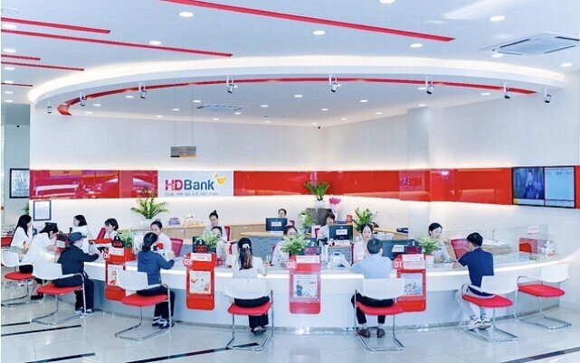 Room ngoại được nới lên 49%, nhà băng nào sẽ 'nổ phát súng' đầu tiên?