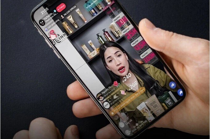 TPHCM xác minh, thẩm tra vụ TikToker Võ Hà Linh bị tố bán phá giá