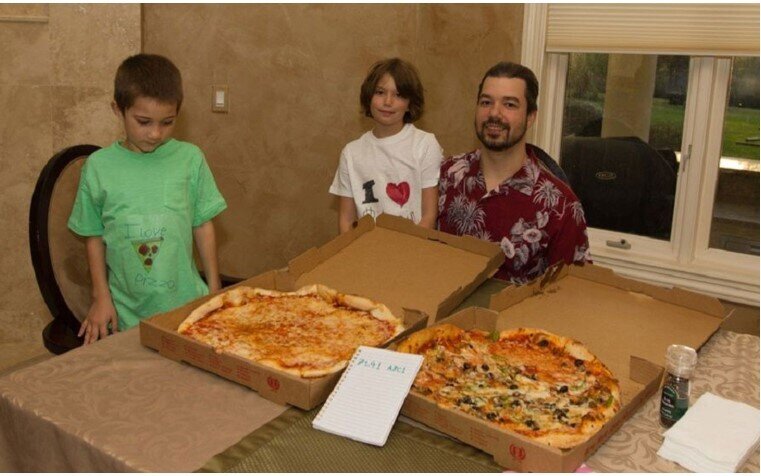 Ngày này 15 năm trước, chỉ từ giao dịch đặt mua 2 chiếc pizza, một người đàn ông đã làm nên lịch sử