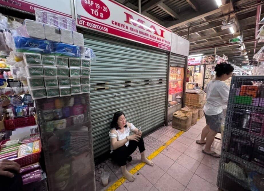 Bộ Y tế ra quân kiểm tra, nhiều cửa hàng mỹ phẩm đồng loạt ngưng bán