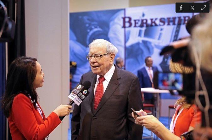 Warren Buffett: Chứng khoán nhiều cơ hội hơn bất động sản